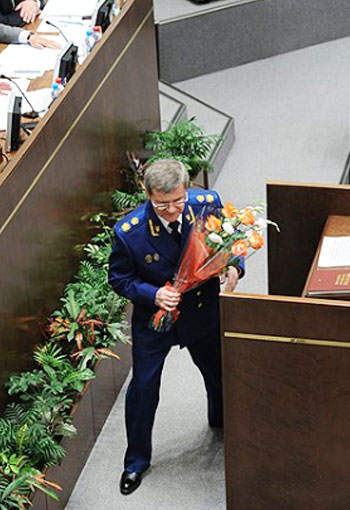 Генпрокурор Юрий Чайка в 2011 г. заработал 5,6 млн руб.
